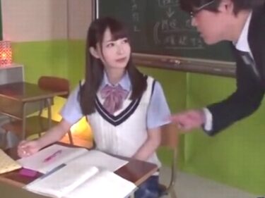 アイドル顔の美少女JKが子宮奥を激しくハメ突かれ潮吹き絶頂！